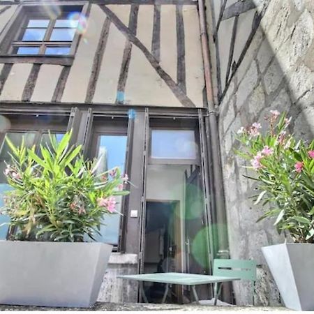 Le Backstage Apartment Bourges Bagian luar foto