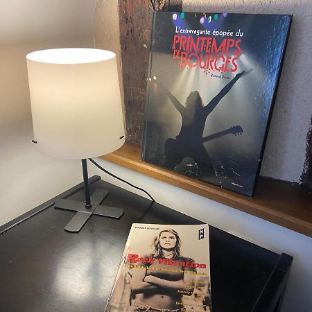 Le Backstage Apartment Bourges Bagian luar foto