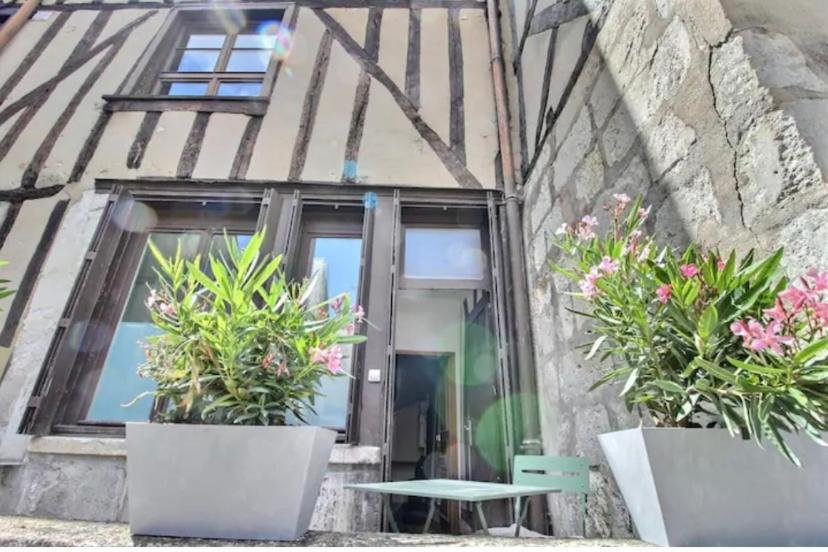 Le Backstage Apartment Bourges Bagian luar foto